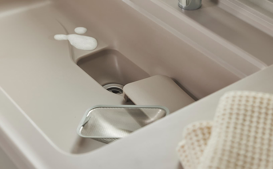 [ 画像 ] 排水部分まで隙間のない一体成形。お手入れもスムーズ。
