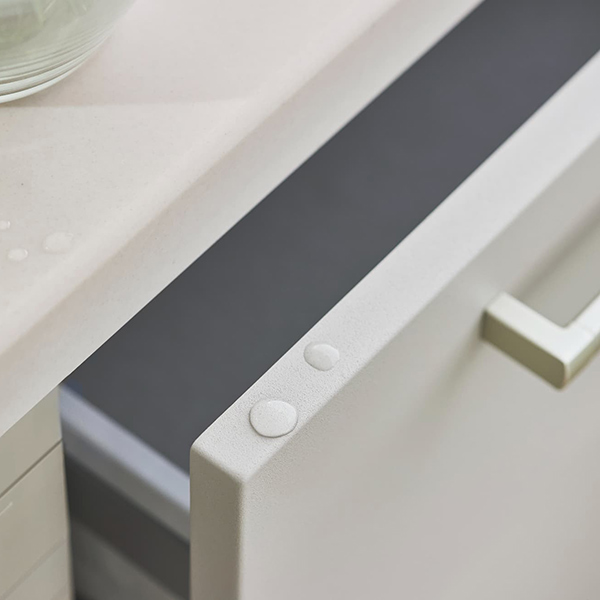 [ 画像 ] 包まれている安心感。塗りくるみ仕上げの塗装扉