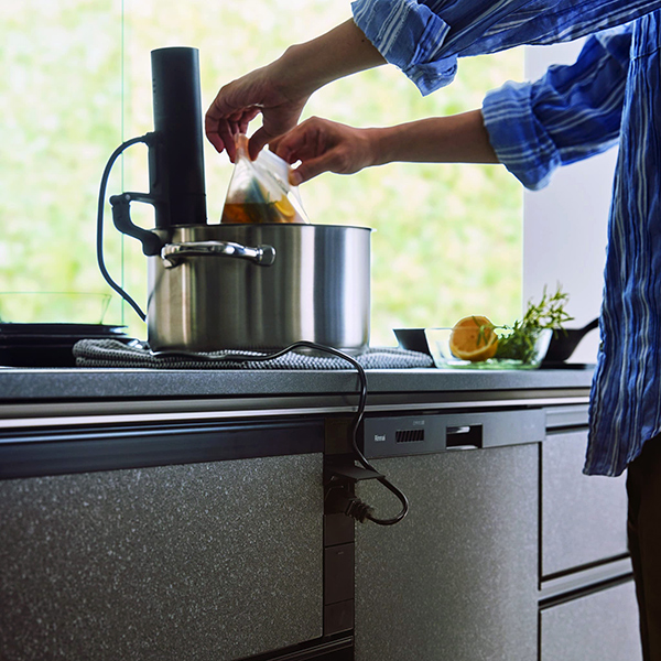 [ 画像 ] 家電調理に便利なポジションクックコンセント