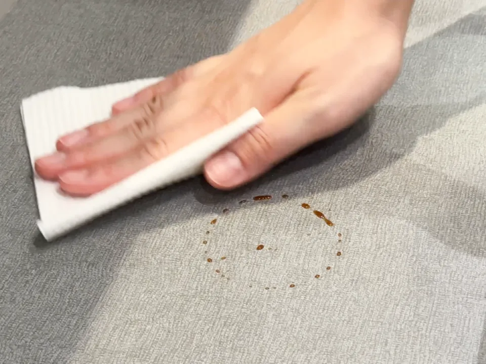 引出しの中までキレイが続くお手入れが簡単な底板タフさらっとコート