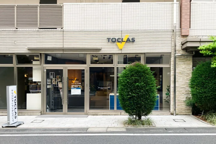 大宮駅徒歩3分、新都心西インターより車で10分のキッチン・バス・洗面化粧台ショールーム、トクラス大宮の入り口外観