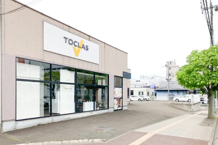 泉中央駅徒歩7分、泉より車で7分のキッチン・バス・洗面化粧台ショールーム、トクインターラス仙台の入り口外観