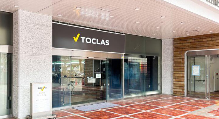 新宿駅徒歩5分のキッチン・バス・洗面化粧台ショールーム、トクラス新宿の入り口外観