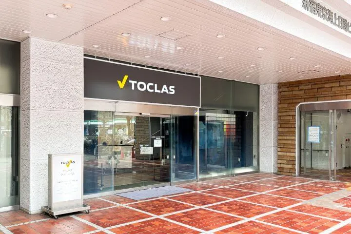 新宿駅徒歩5分のキッチン・バス・洗面化粧台ショールーム、トクラス新宿の入り口外観