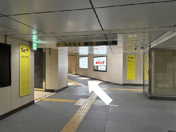 東京メトロ銀座線 京橋駅　「銀座方面改札」を出て右へ