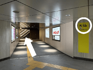 5b行き 通路を直進