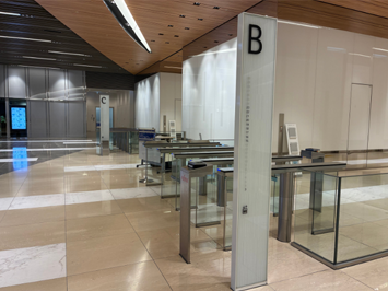 Bゲートのセキュリティゲート入口