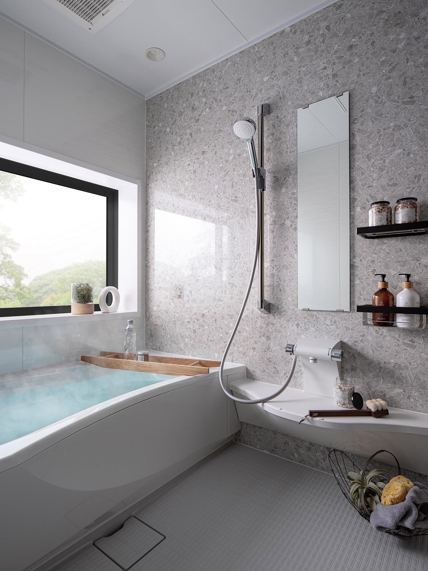 エリソンナチュラルスタイルのバスルーム（お風呂）空間：トクラスのコーディネート例